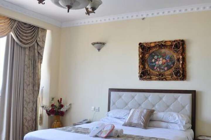 Room 6 of 37