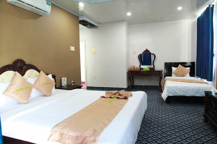 Room 3 of 62