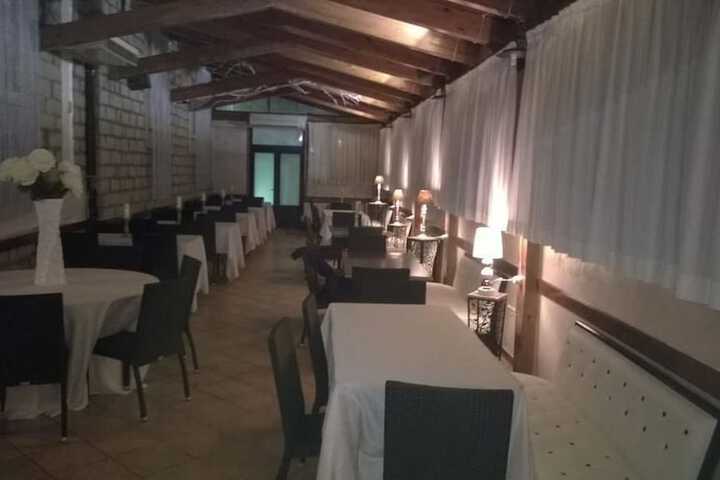 Dining 12 of 17