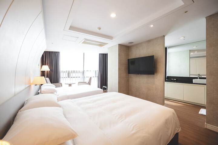 Room 53 of 151