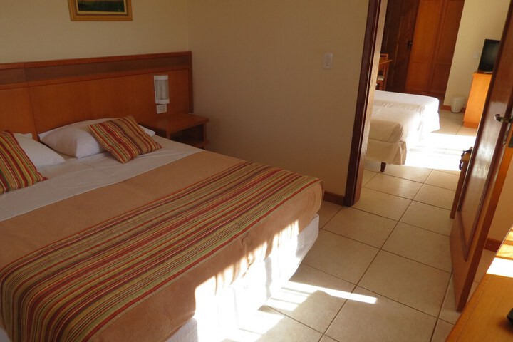 Room 2 of 8
