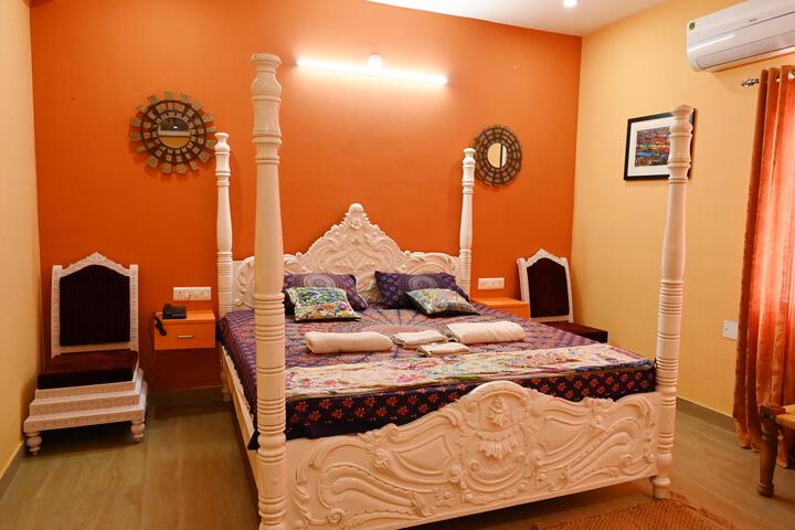 Room 12 of 18