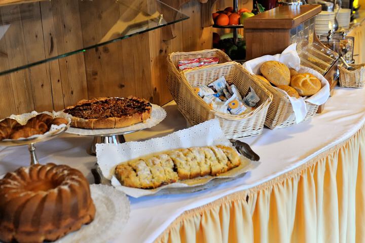 Breakfast/Coffee Service 21 of 36