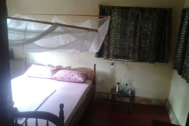 Room 9 of 13