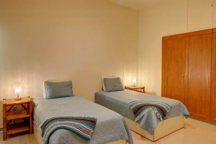 Room 42 of 426