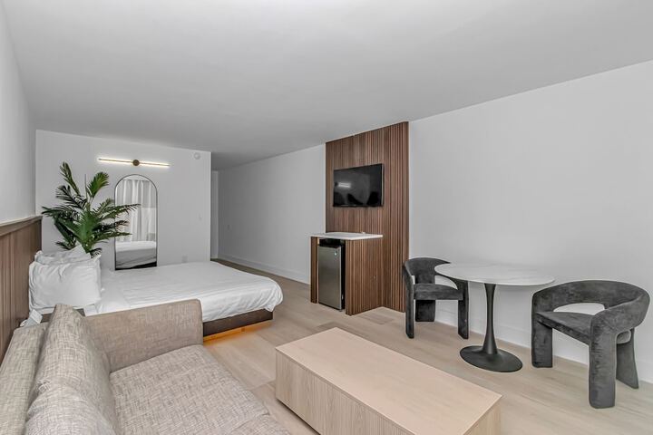 Room 8 of 28