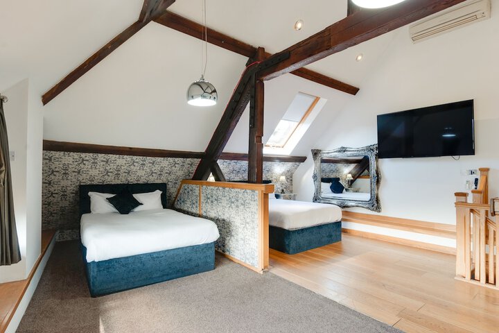 Room 2 of 94