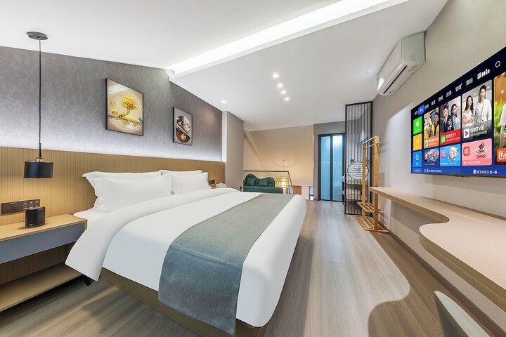 Room 7 of 28