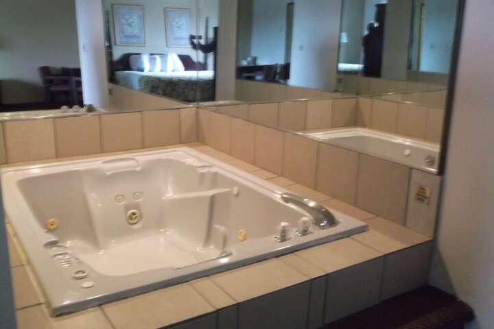 Hot Tub 24 of 36