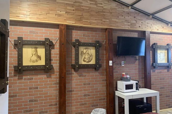 Room 11 of 28