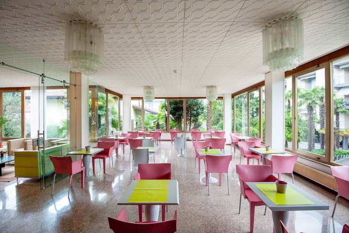 Dining 64 of 79