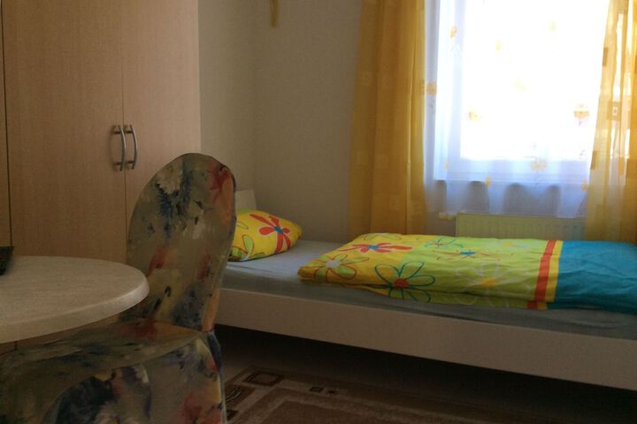 Room 8 of 37