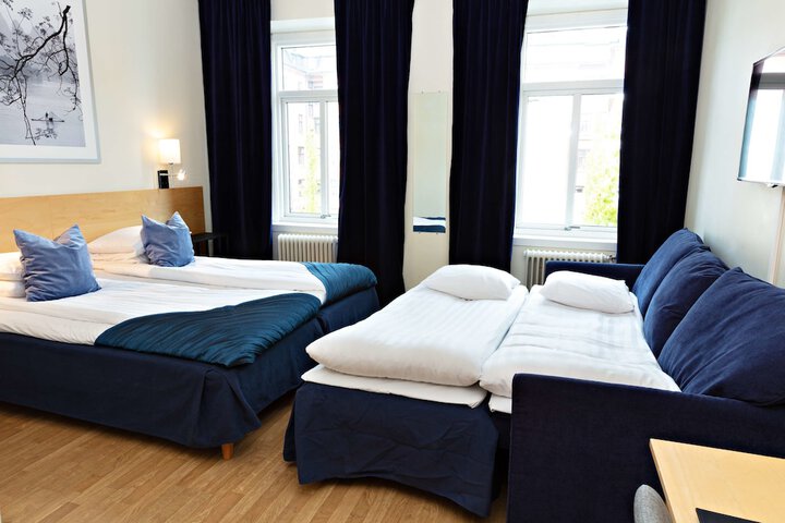 Room 13 of 38