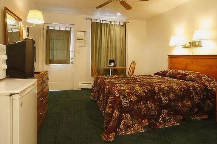 Macs Motel