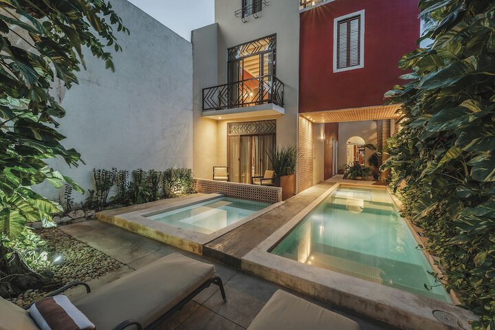 Hotel with Pool
