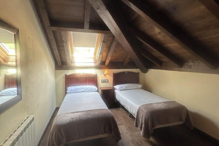 Room 4 of 77