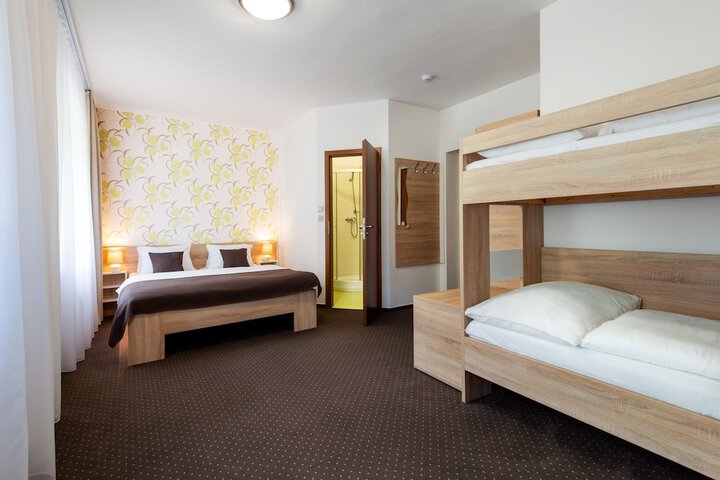 Room 16 of 49