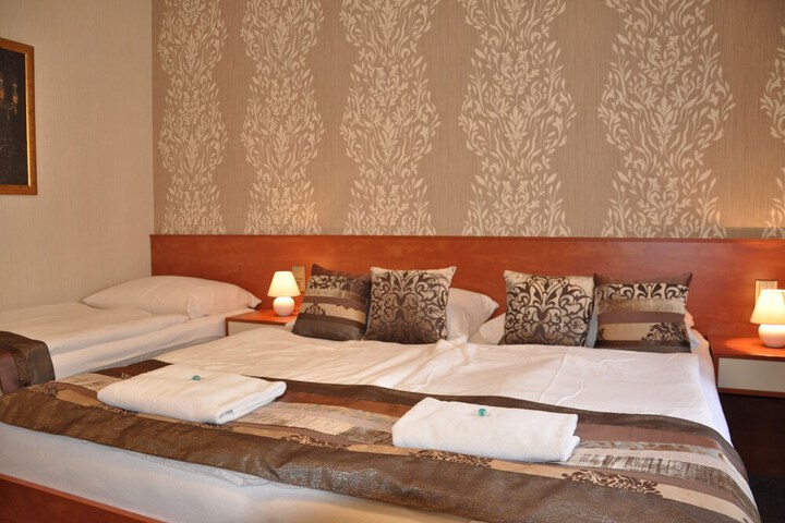 Room 3 of 42