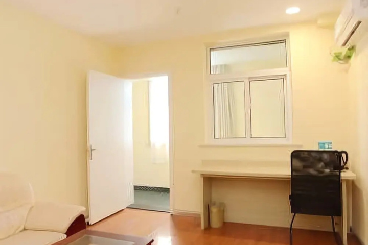 Room 8 of 10
