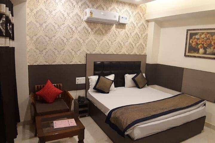 Room 4 of 14
