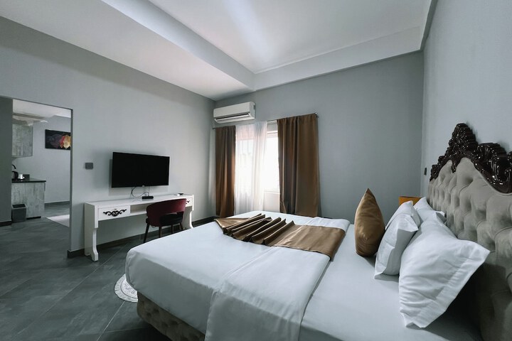 Room 25 of 41