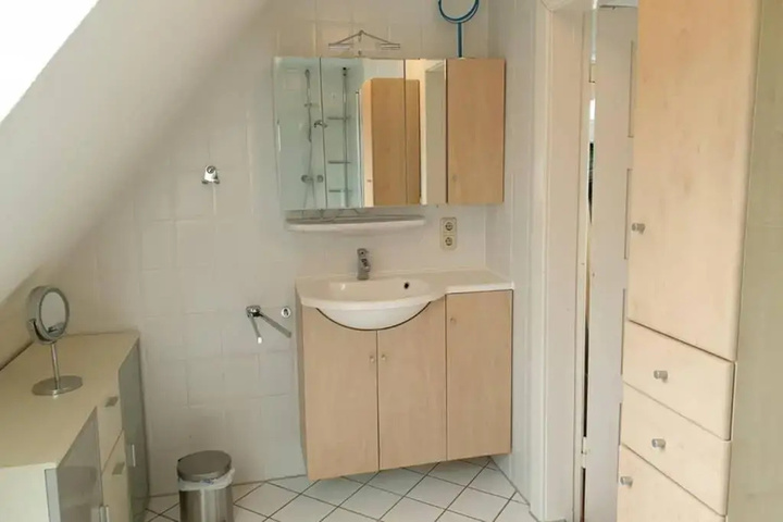 Room 6 of 14