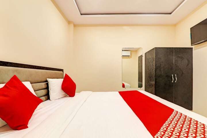 Room 9 of 10