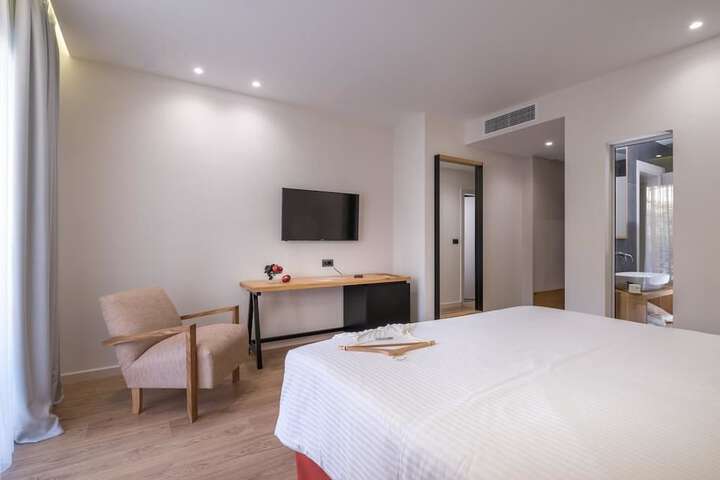 Room 36 of 163