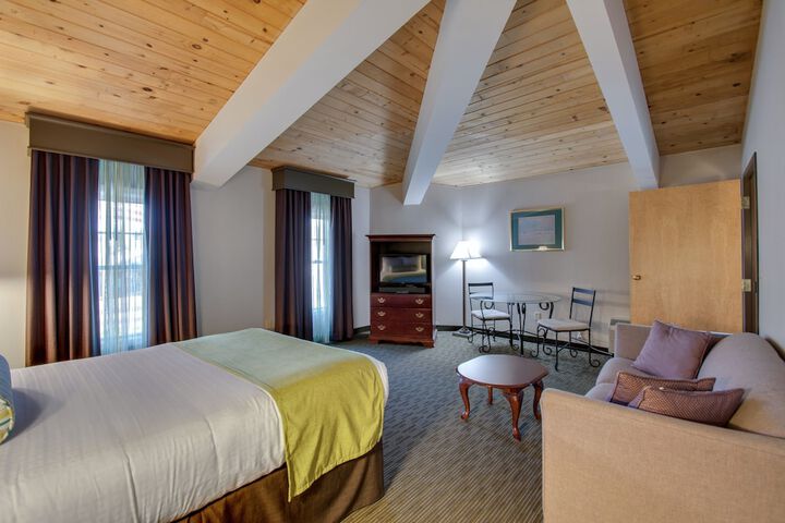 2 Queen Beds Microwave and Refrigerator WiFi Full Breakfast (4 of 25)