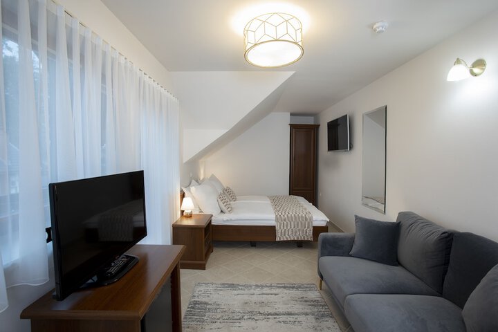 Room 18 of 53