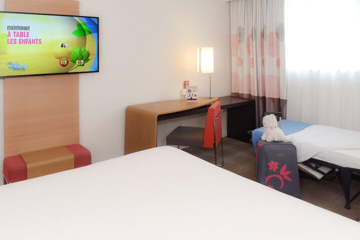 Room 9 of 77