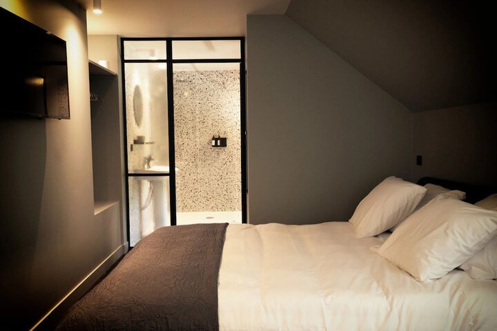 Room 3 of 56