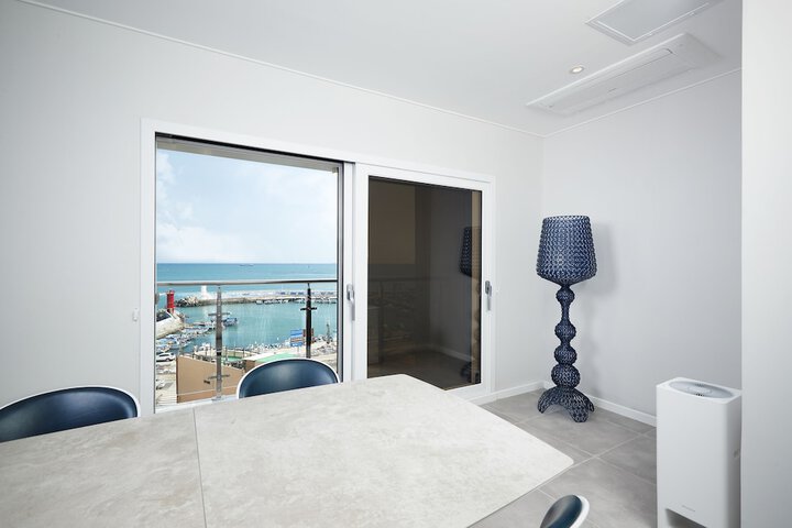 Room 42 of 70