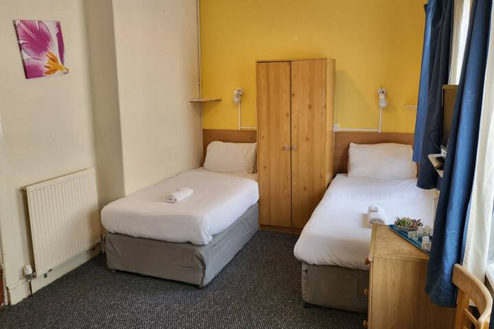 Room 53 of 109