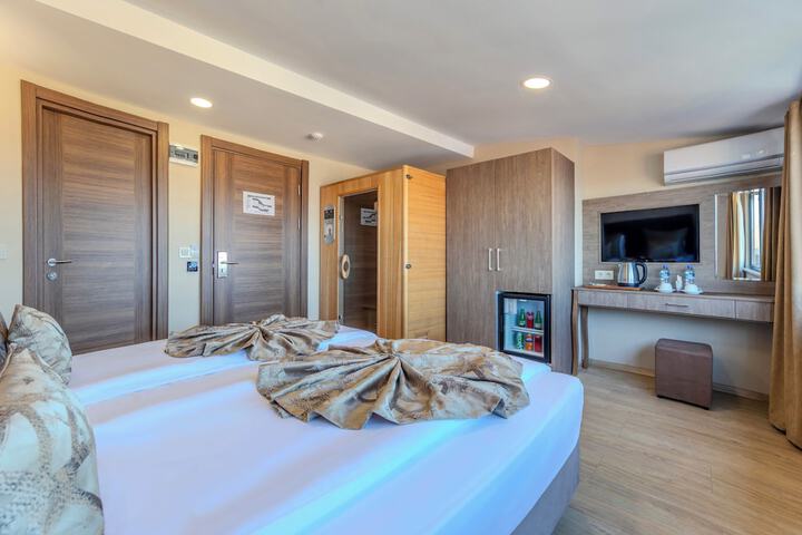 Room 6 of 113