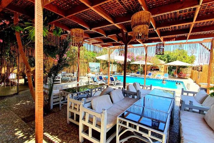 Pool 52 of 107
