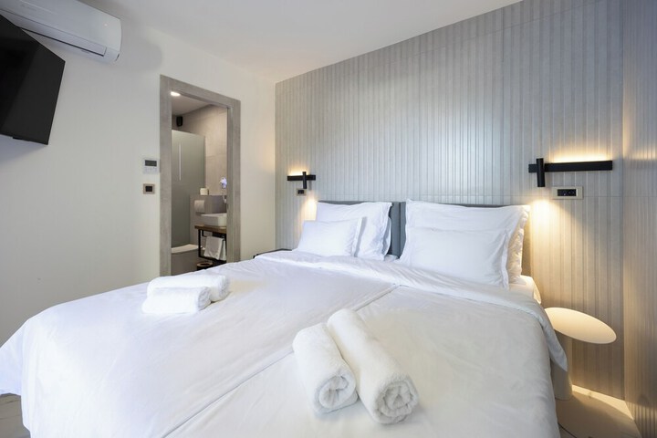 Room 15 of 169
