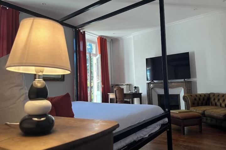 Room 26 of 104
