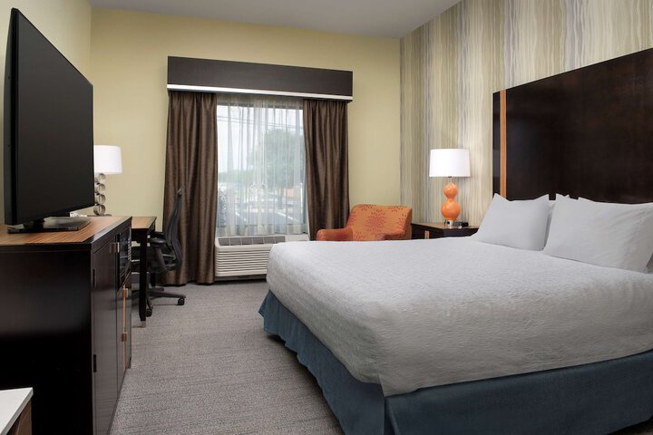 1 King Bed (4 of 11)