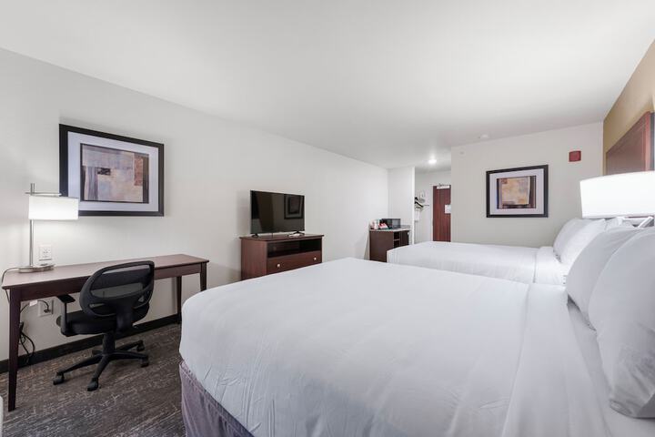 Guest Room 2 Queen Beds (8 of 14)