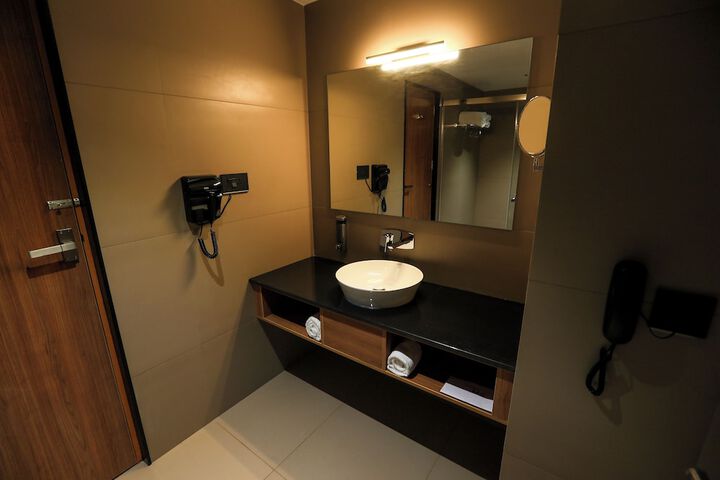 Room 34 of 61
