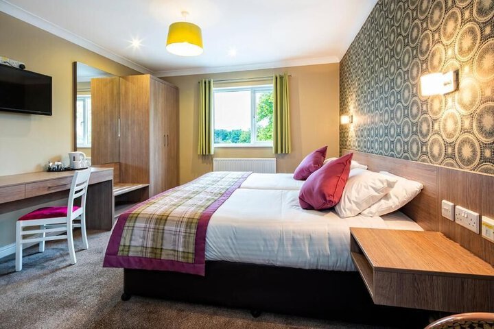 Room 4 of 25