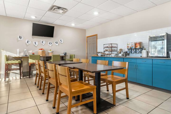 Breakfast/Coffee Service 48 of 56