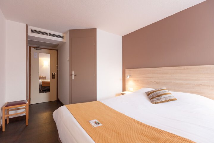Room 2 of 19