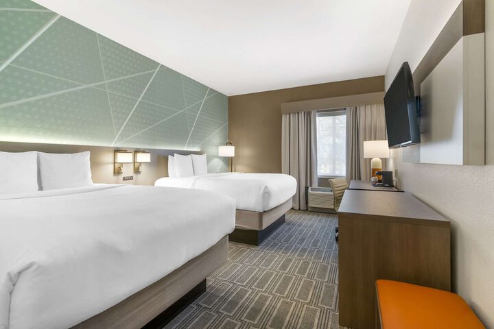 2 Queen Beds (4 of 10)