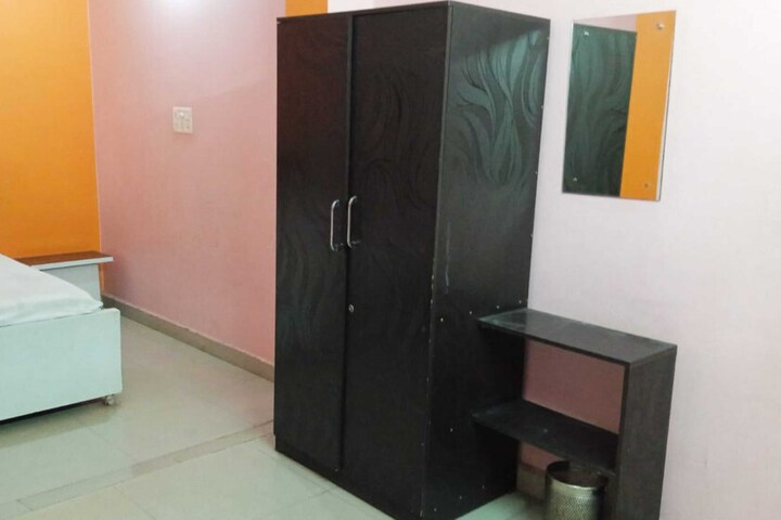 Room 5 of 27