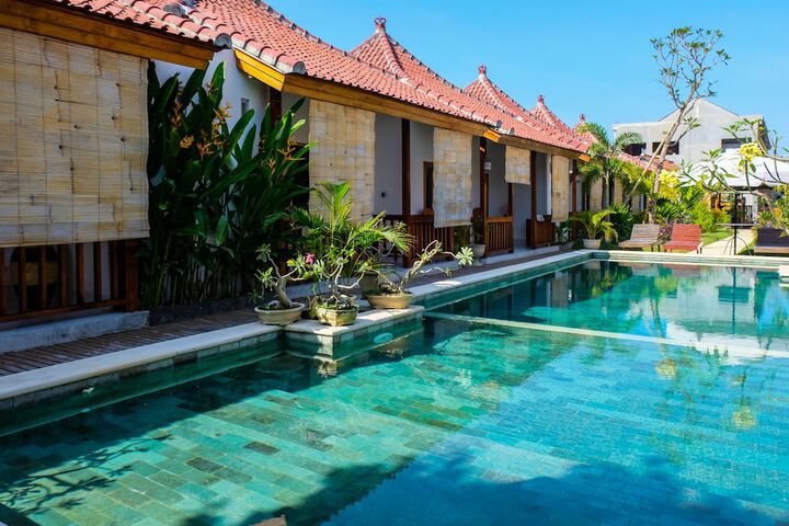 Hotel with Pool