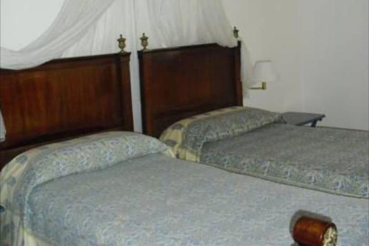 Room 9 of 10