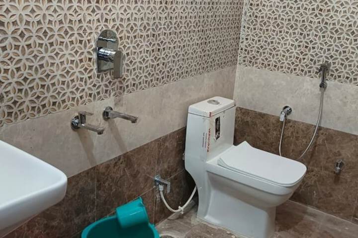 Room 15 of 23