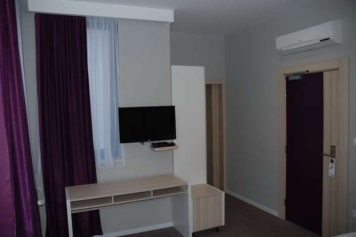 Room 17 of 39